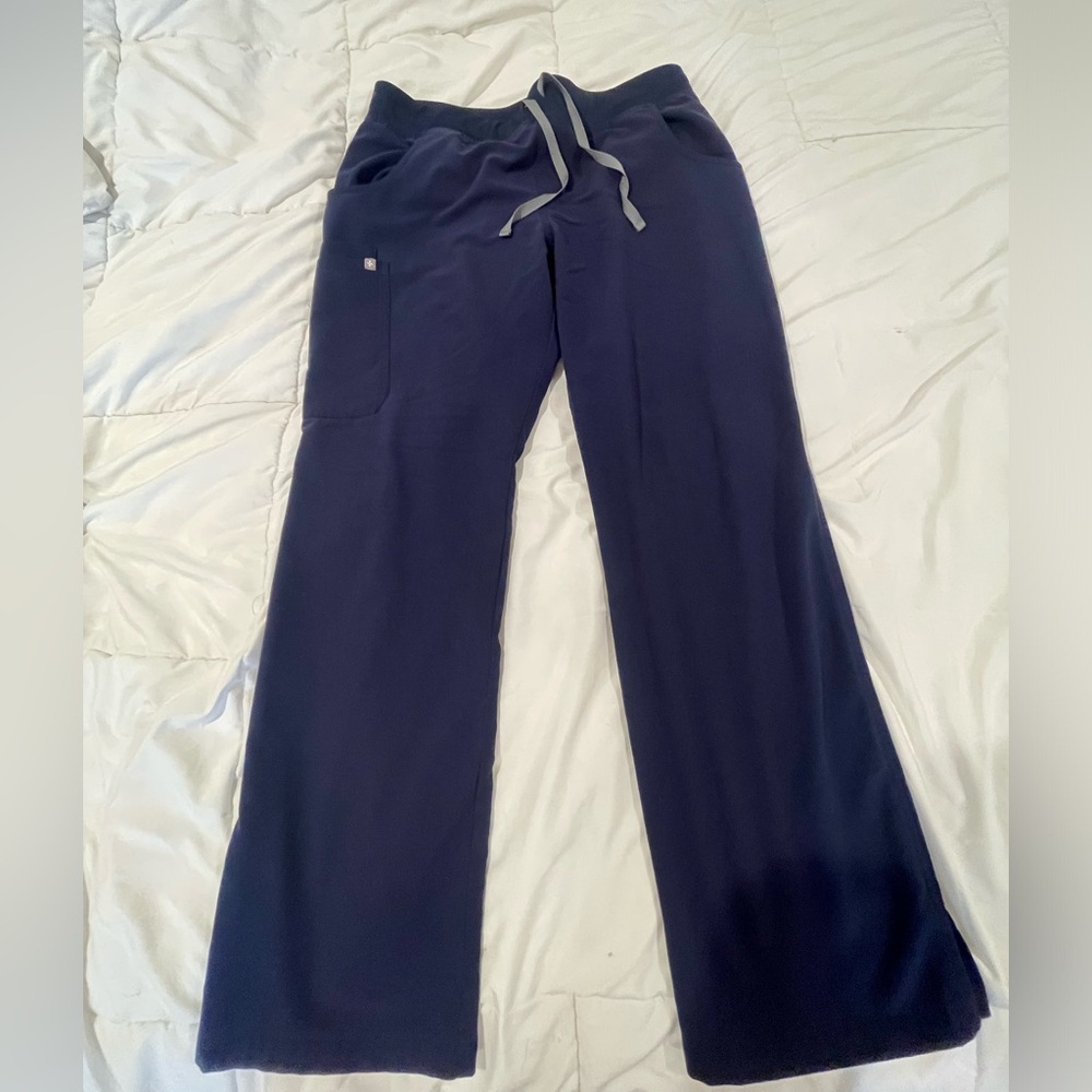 FIGS cargo in Navy- very gently worn
